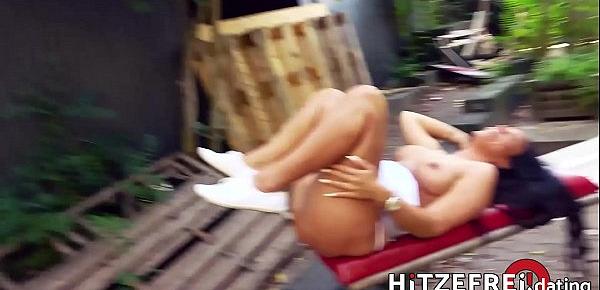  PUBLIC SEX w ▼ CUM ▼ oozing out of Zara Mendez’ horny cunt on playground! HITZEFREI.dating